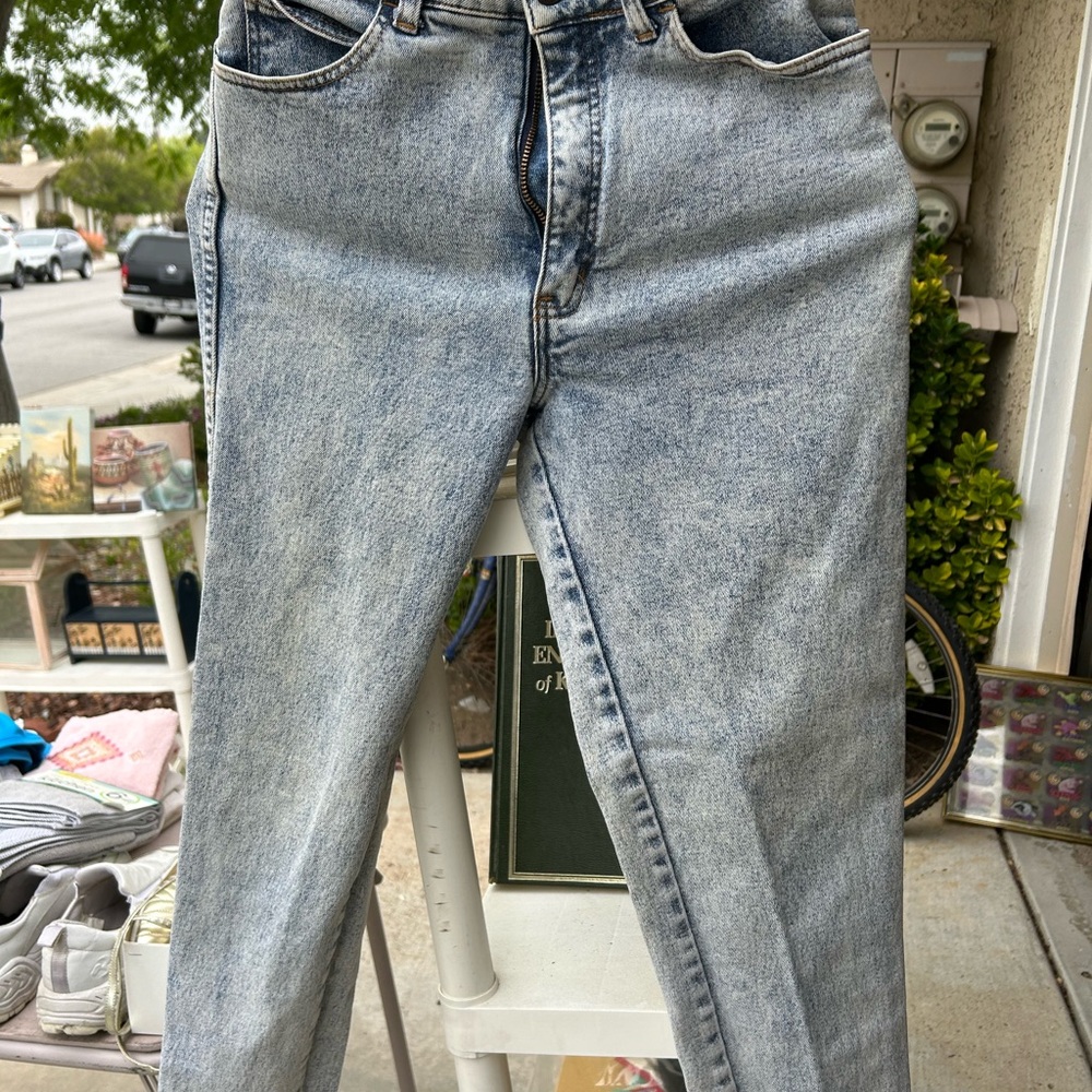 Stylish Light Wash Jeans